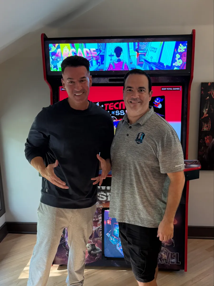 Mike “The Situation” Sorrentino with the finished Situation Arcade arcade